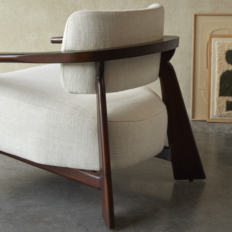 Matéo - Sillón de madera maciza de mindi y tela color crudo