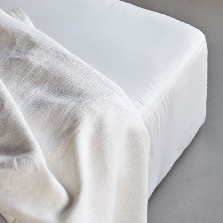 Nils - Poggiapiedi in lino bianco