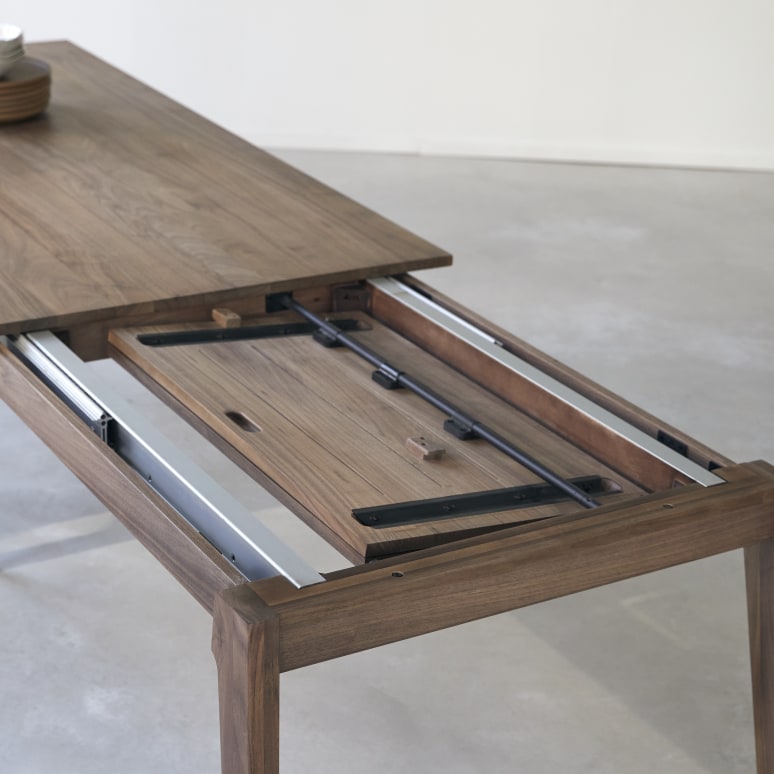 Esmée - Mesa extensible de madera maciza de nogal 6-12 personas.