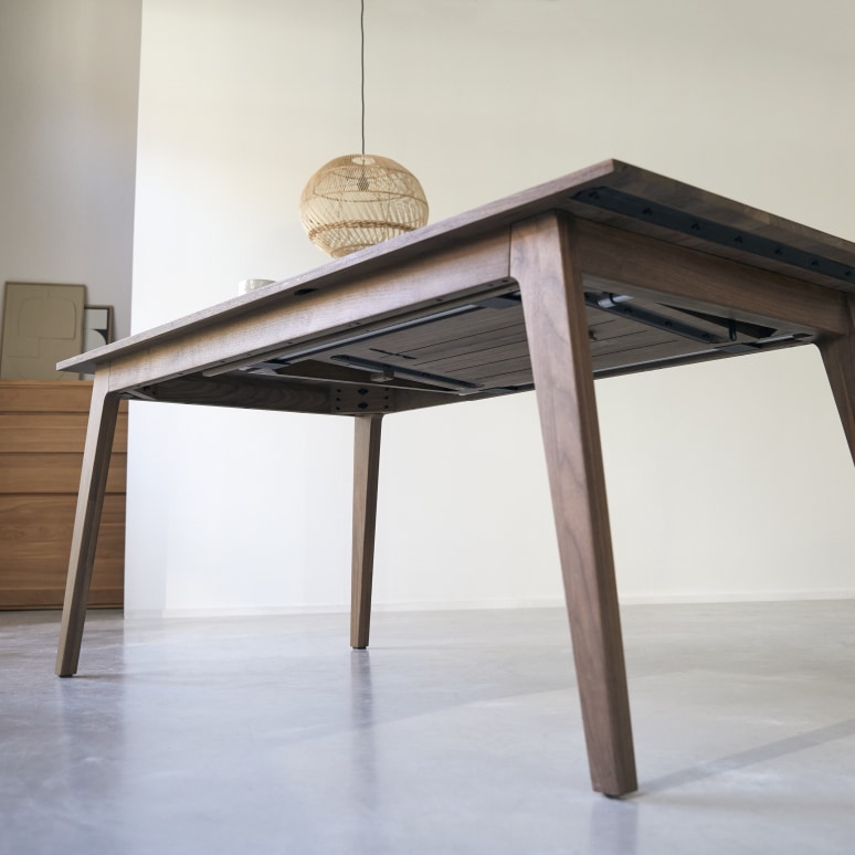 Esmée - Ausziehtisch aus massivem Nussbaumholz, 6–12 Pers.