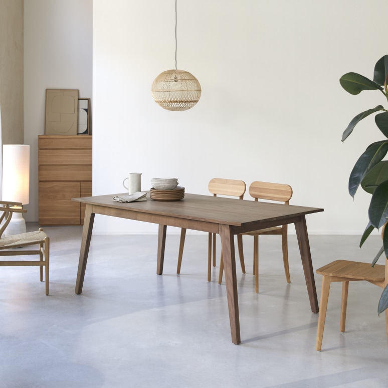 Esmée - Mesa extensible de madera maciza de nogal 6-12 personas.