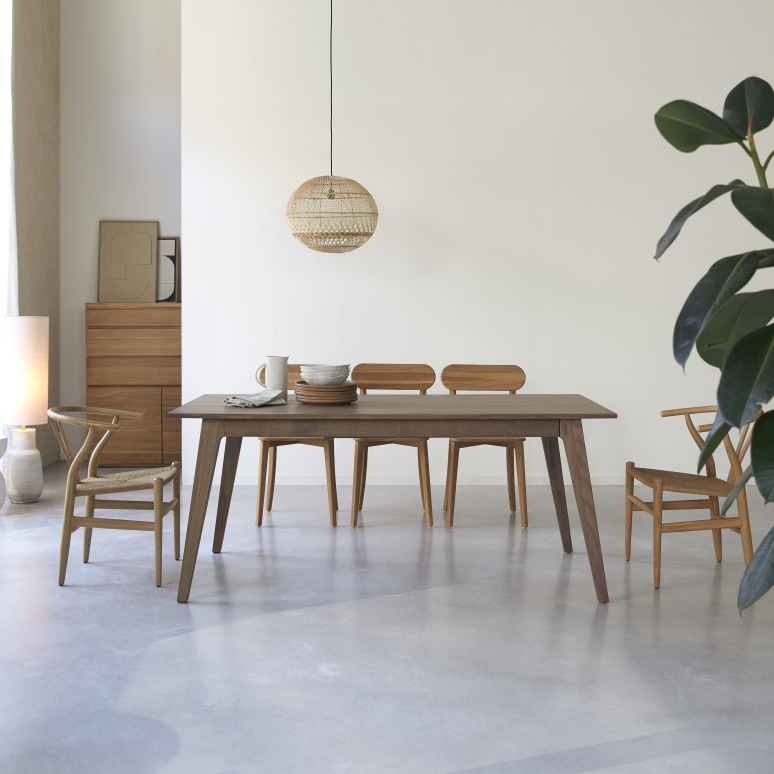 Esmée - 6–12-seater extendable table in solid walnut