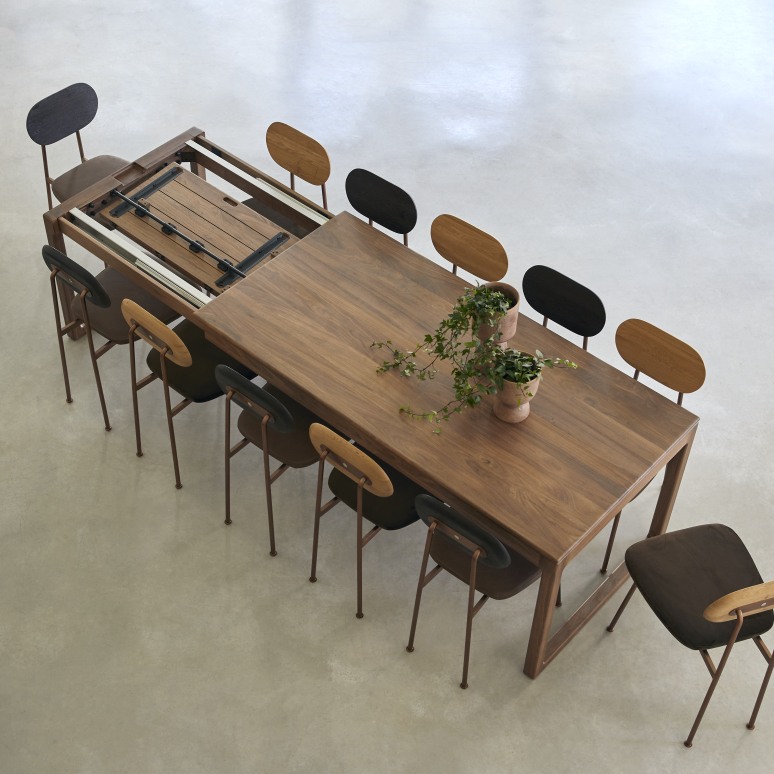 Arto - Ausziehtisch aus massivem Nussbaumholz, 6–12 Pers.