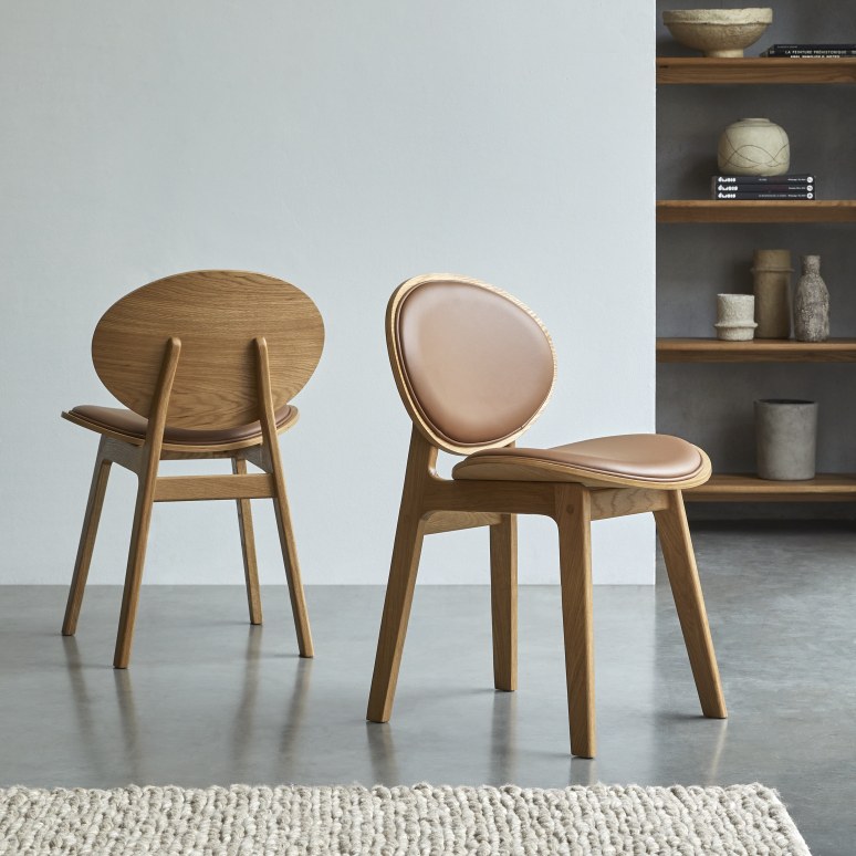 Maia - Chaise en chêne massif et cuir