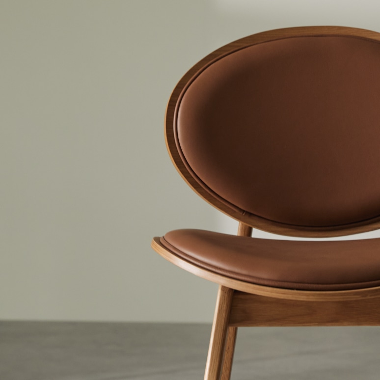 Maia - Chaise en chêne massif et cuir