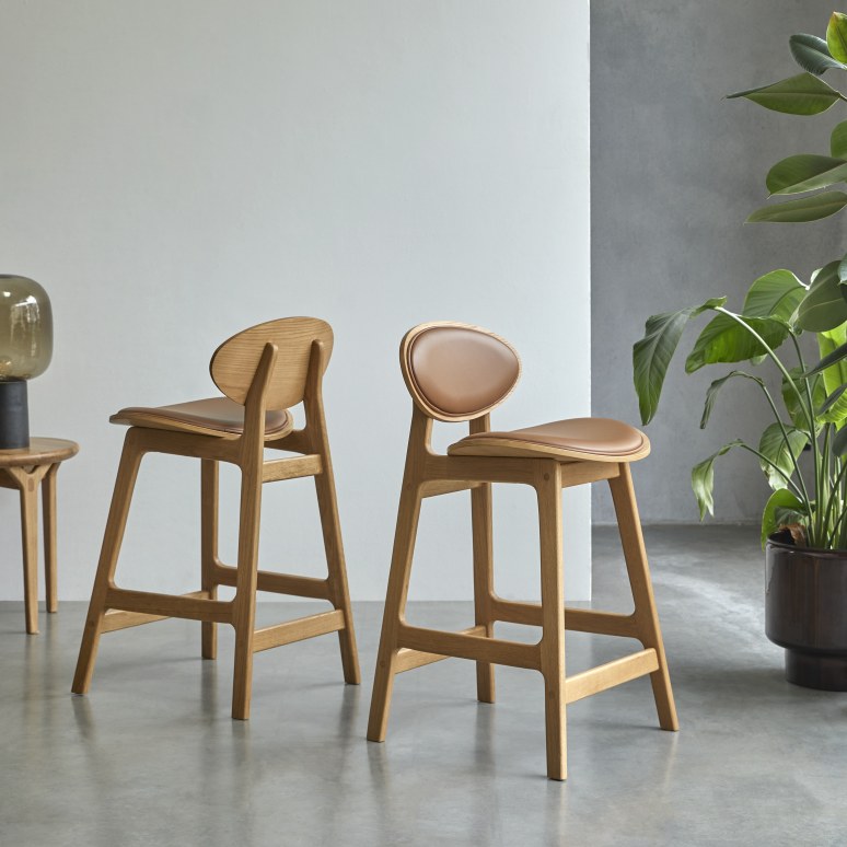 Maia -  Chaise de comptoir en chêne massif et cuir