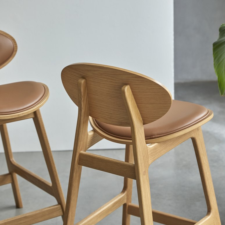 Maia -  Chaise de comptoir en chêne massif et cuir