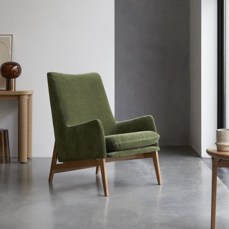 Alec - Poltrona in rovere massello e velluto verde