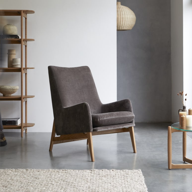 Alec - Fauteuil van massief eikenhout en grijs fluweel