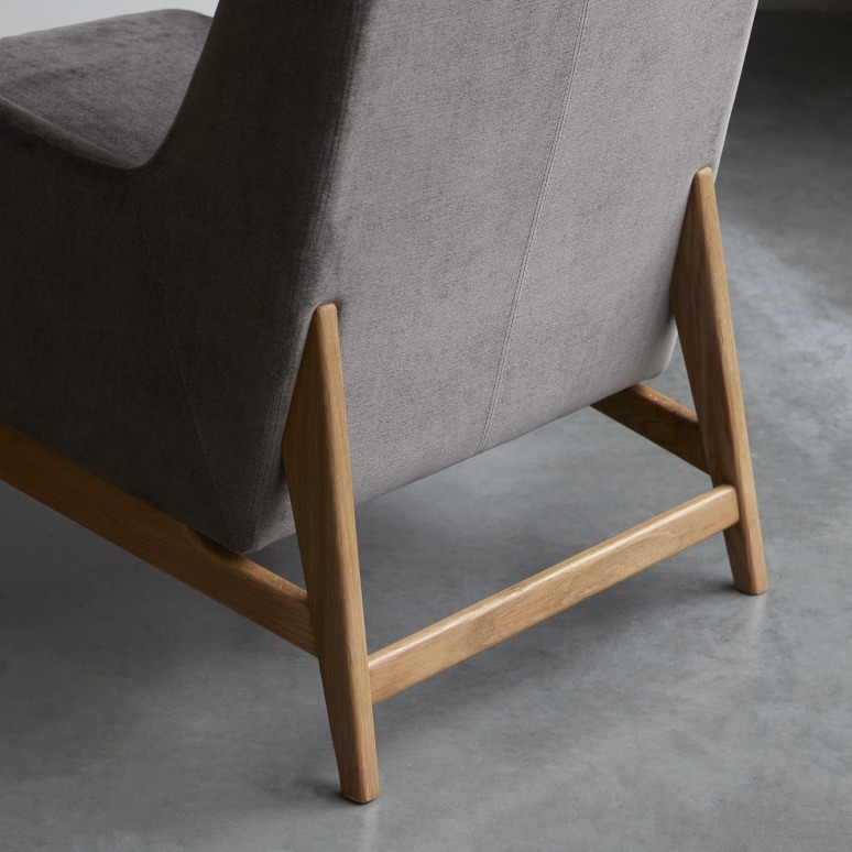 Alec - Sillón de roble macizo y terciopelo gris