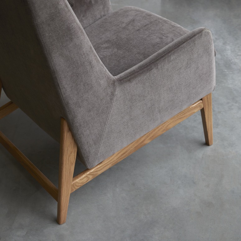 Alec - Sillón de roble macizo y terciopelo gris