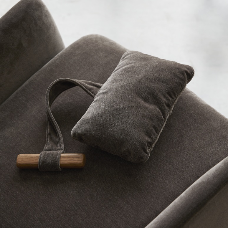 Alec - Fauteuil van massief eikenhout en grijs fluweel