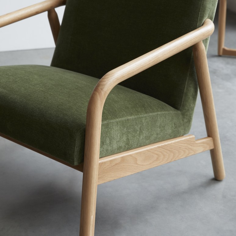 Axel - Poltrona in rovere massello e velluto verde