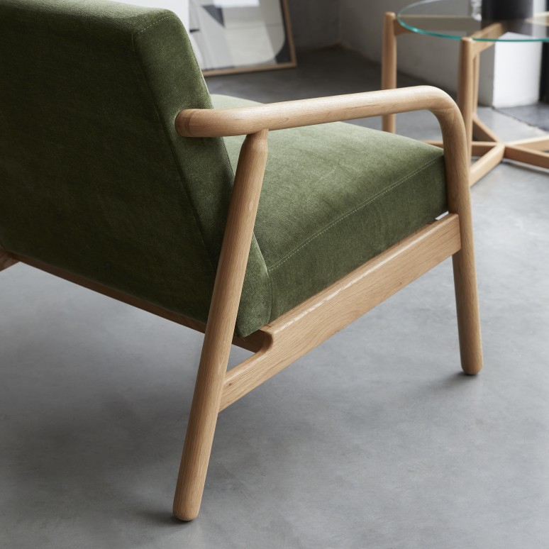 Axel - Fauteuil van massief eikenhout en groen fluweel