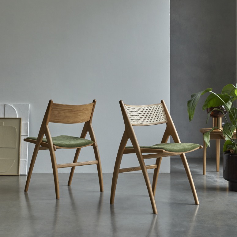 Clara - Chaise en chêne massif et velours vert