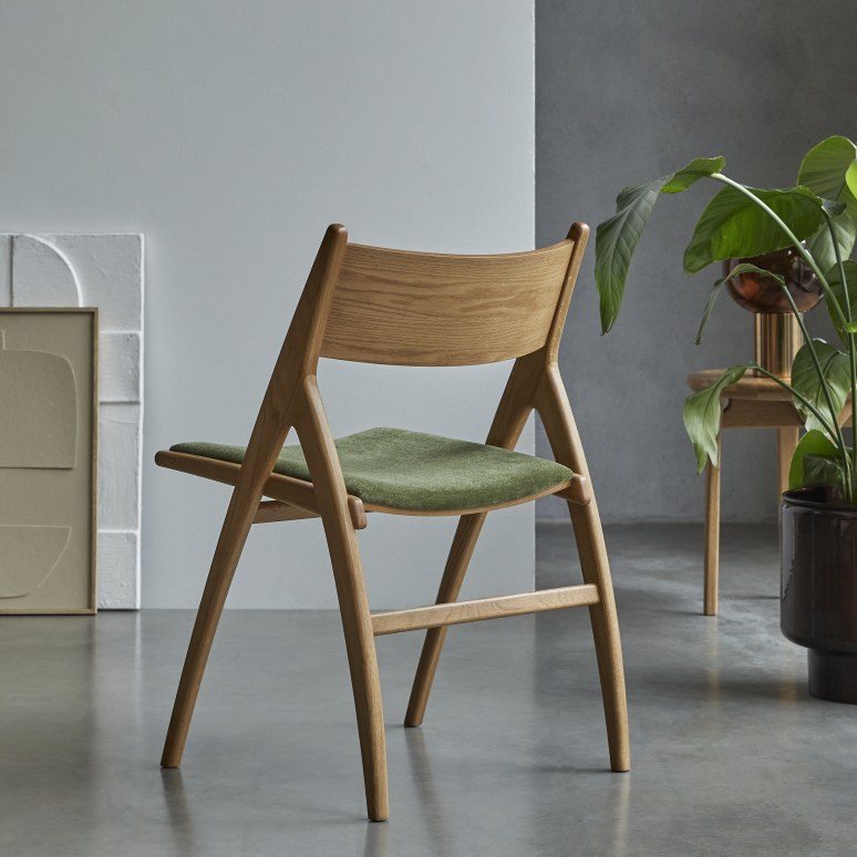 Clara - Chaise en chêne massif et velours vert