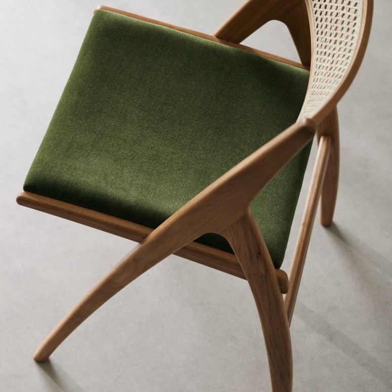 Clara - Silla de roble macizo y terciopelo verde