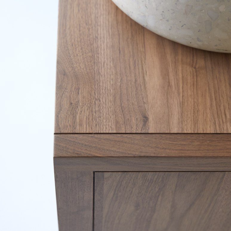 Jonàk - Mueble de almacenaje de nogal macizo 145 cm