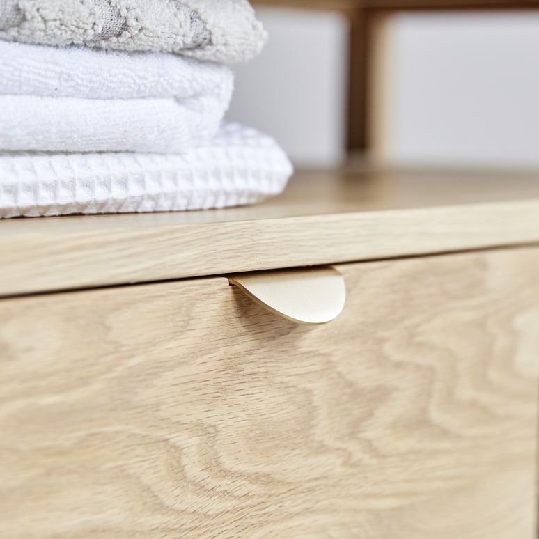 Pola - Mueble de almacenaje de roble macizo 140 cm