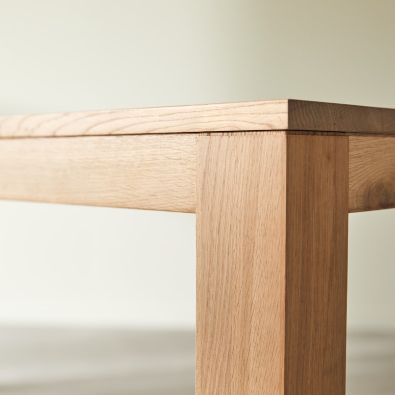 Eden - Solid oak table – seats 6–8 people