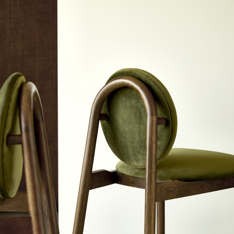 Olive - Silla alta de roble macizo y terciopelo verde 