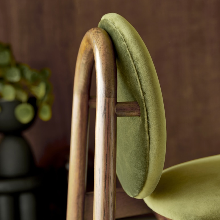 Olive - Silla alta de roble macizo y terciopelo verde 