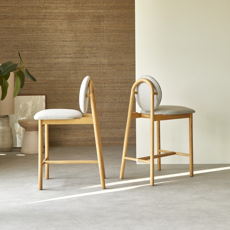 Olive - Chaise de comptoir en chêne massif et lainage gris