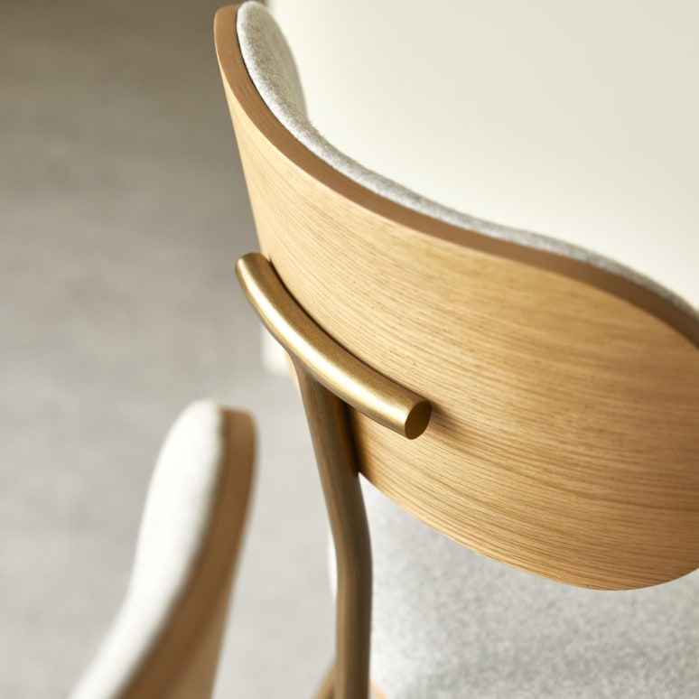 Soline - Chaise en chêne clair massif, tissu gris et métal