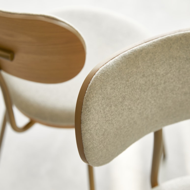 Soline - Chaise en chêne clair massif, tissu gris et métal