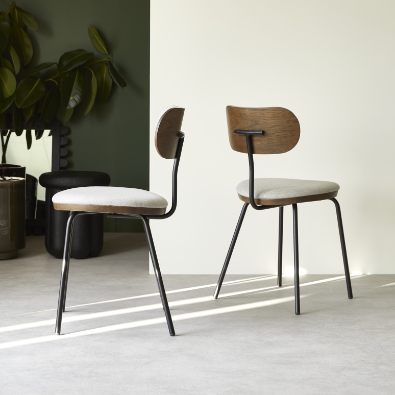 Soline - Chaise en chêne foncé massif, tissu gris et métal
