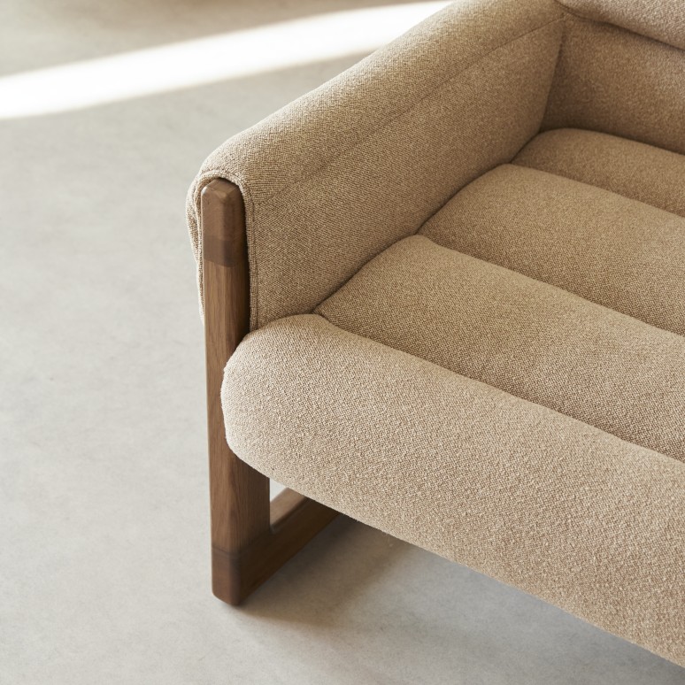 Orso - Poltrona in rovere massello e tessuto beige