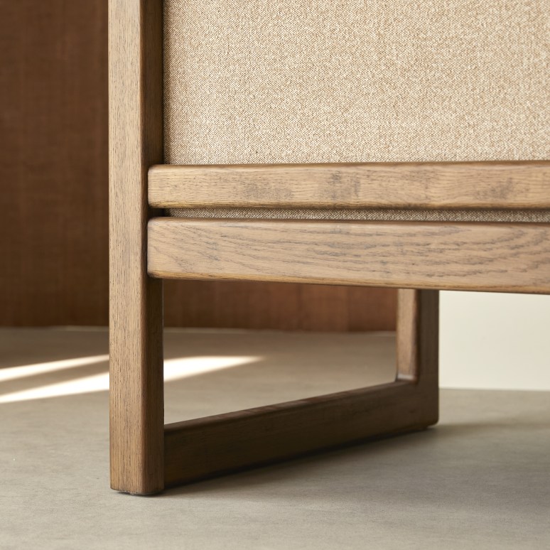 Orso - Poltrona in rovere massello e tessuto beige