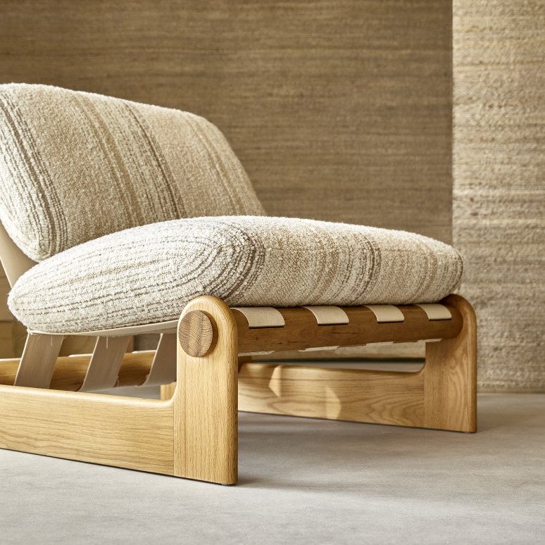 Aimé - Fauteuil XL en chêne massif et tissu beige