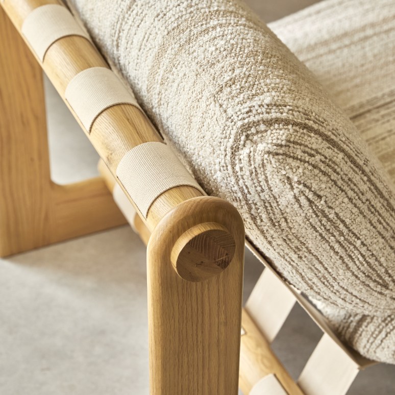 Aimé - XL fauteuil van massief eikenhout en beige stof