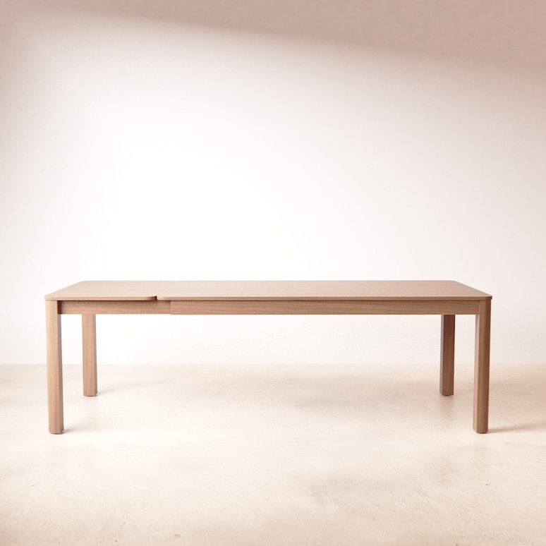 Léon - Solid teak 8–10-seater extendable table