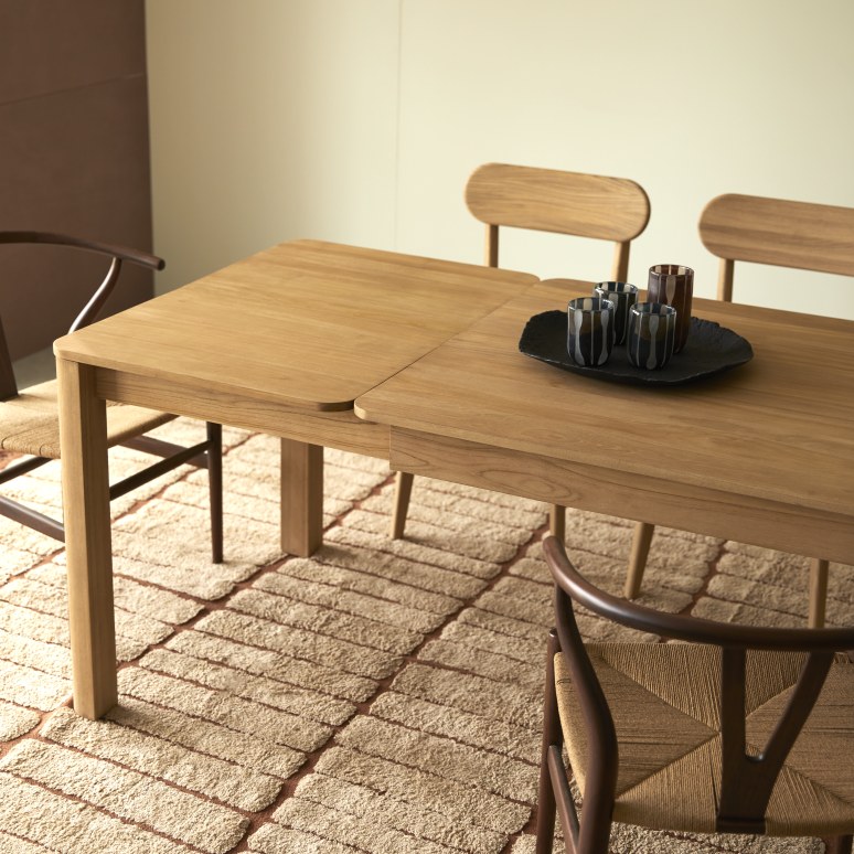 Léon - Solid teak 8–10-seater extendable table