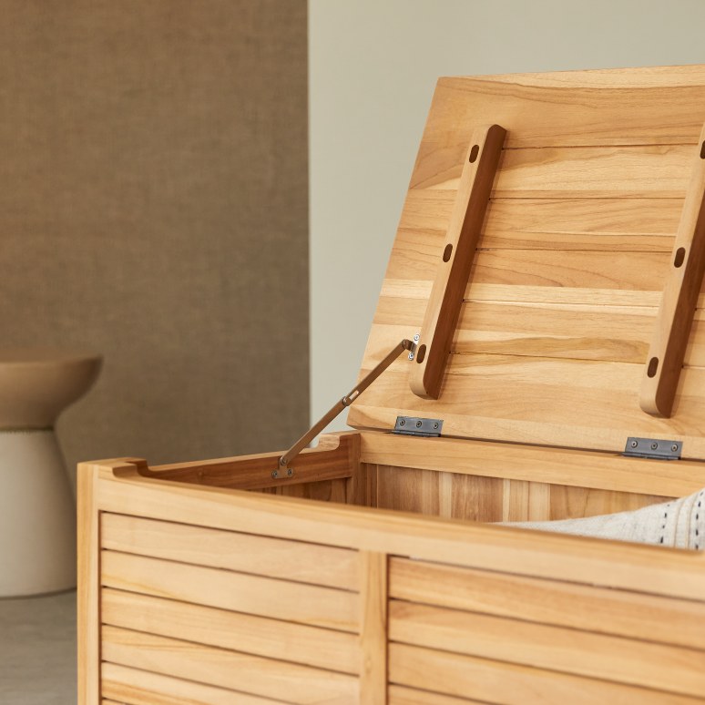 Suzette - Solid teak trunk