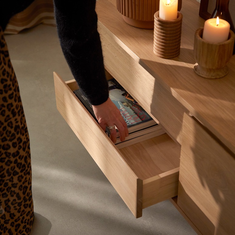 Esmée - Mueble de TV de roble macizo 130 cm