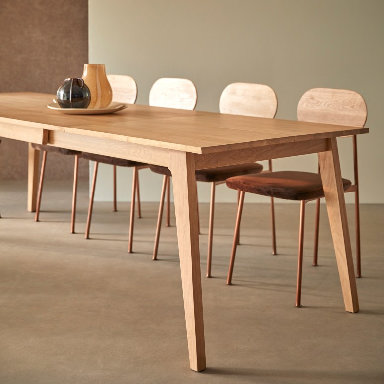 Esmée - Solid oak 6–12-seater extendable table