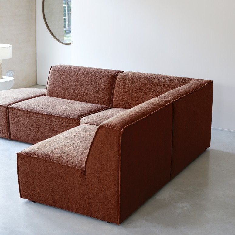 Dario - Modul-Ecksofa mit mahagonifarbenem Stoffbezug, 4–5 Sitzplätze