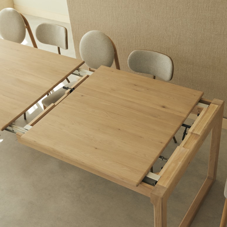 Arto - Solid oak 6–12-seater extendable table