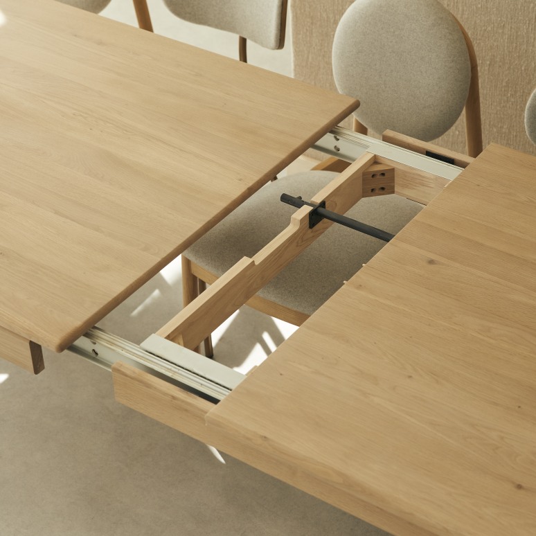 Arto - Solid oak 6–12-seater extendable table