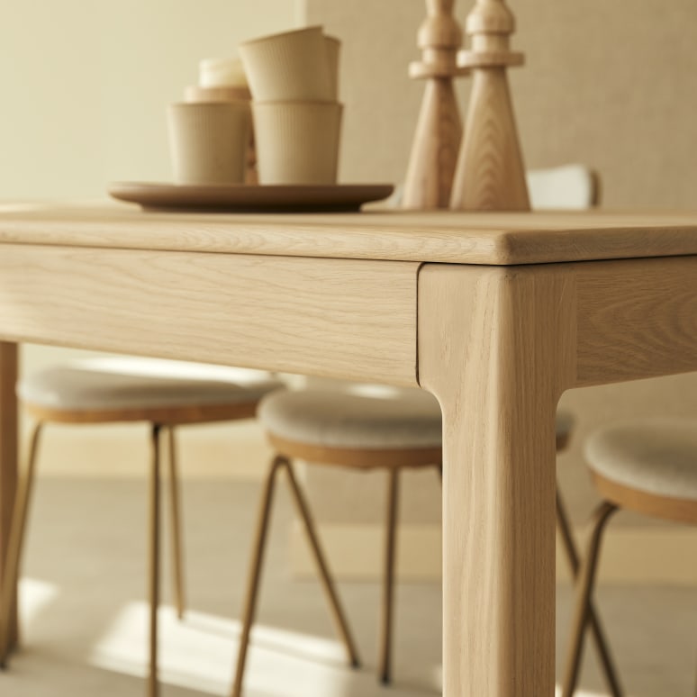 Arto - Mesa extensible de roble macizo 6-12 personas.