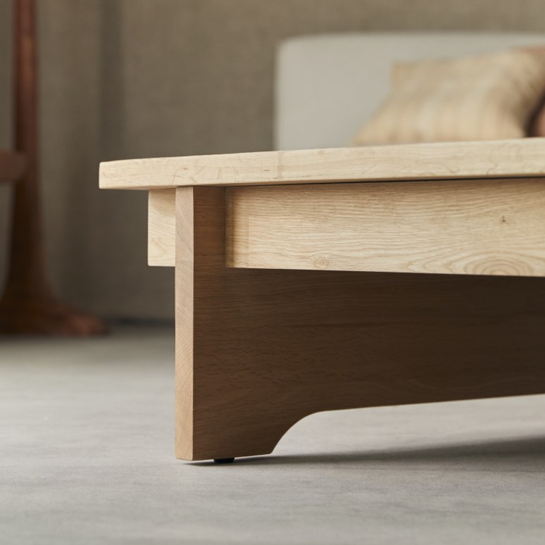 Miu - Quadratischer Couchtisch aus massiver Eiche