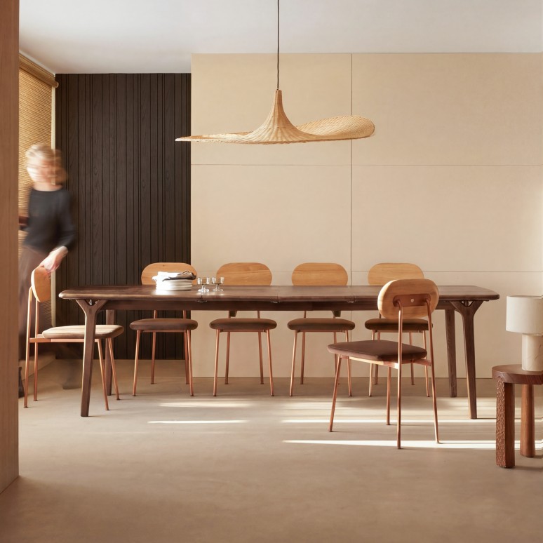 Clara - 6–12-seater extendable table in solid brown oak