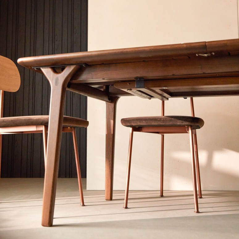 Clara - Table extensible en chêne massif brown 6-12 pers.