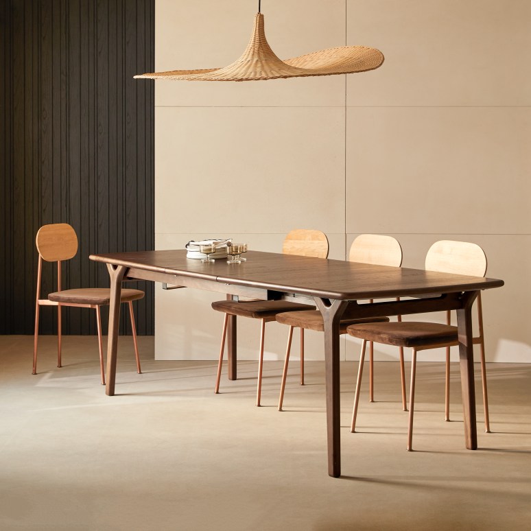 Clara - 6–12-seater extendable table in solid brown oak