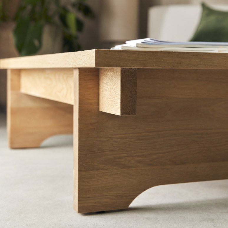 Miu - Rectangular solid oak coffee table