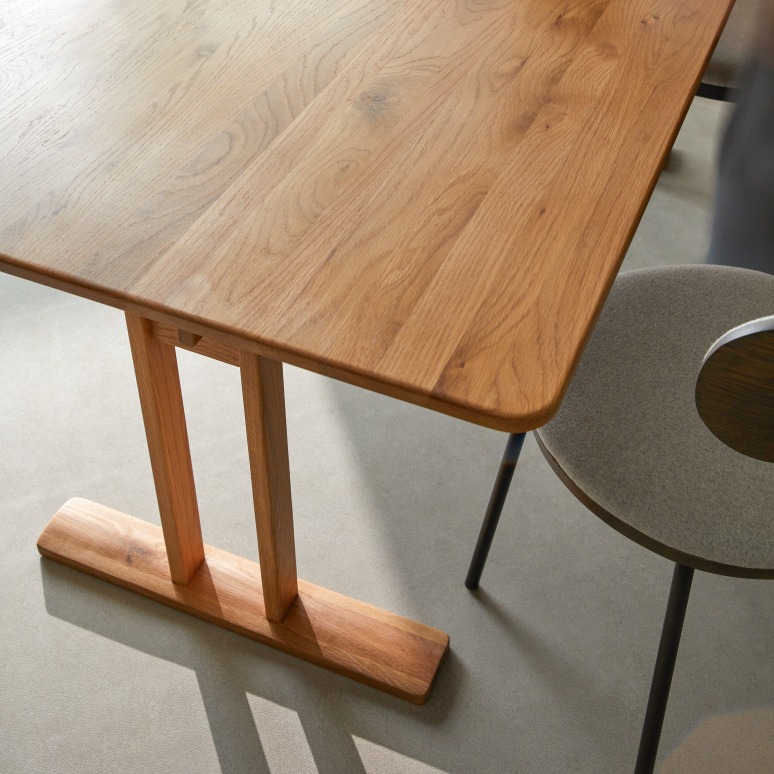 Jonas - Solid oak 6–12-seater extendable table