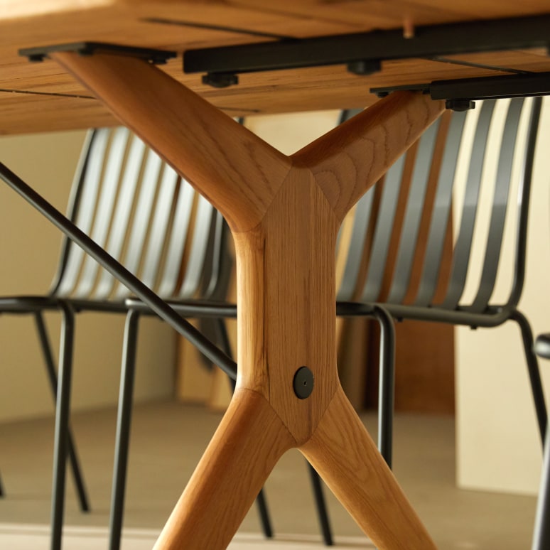 Martin - Uitschuifbare tafel in massief eikenhout 6-12 pers.